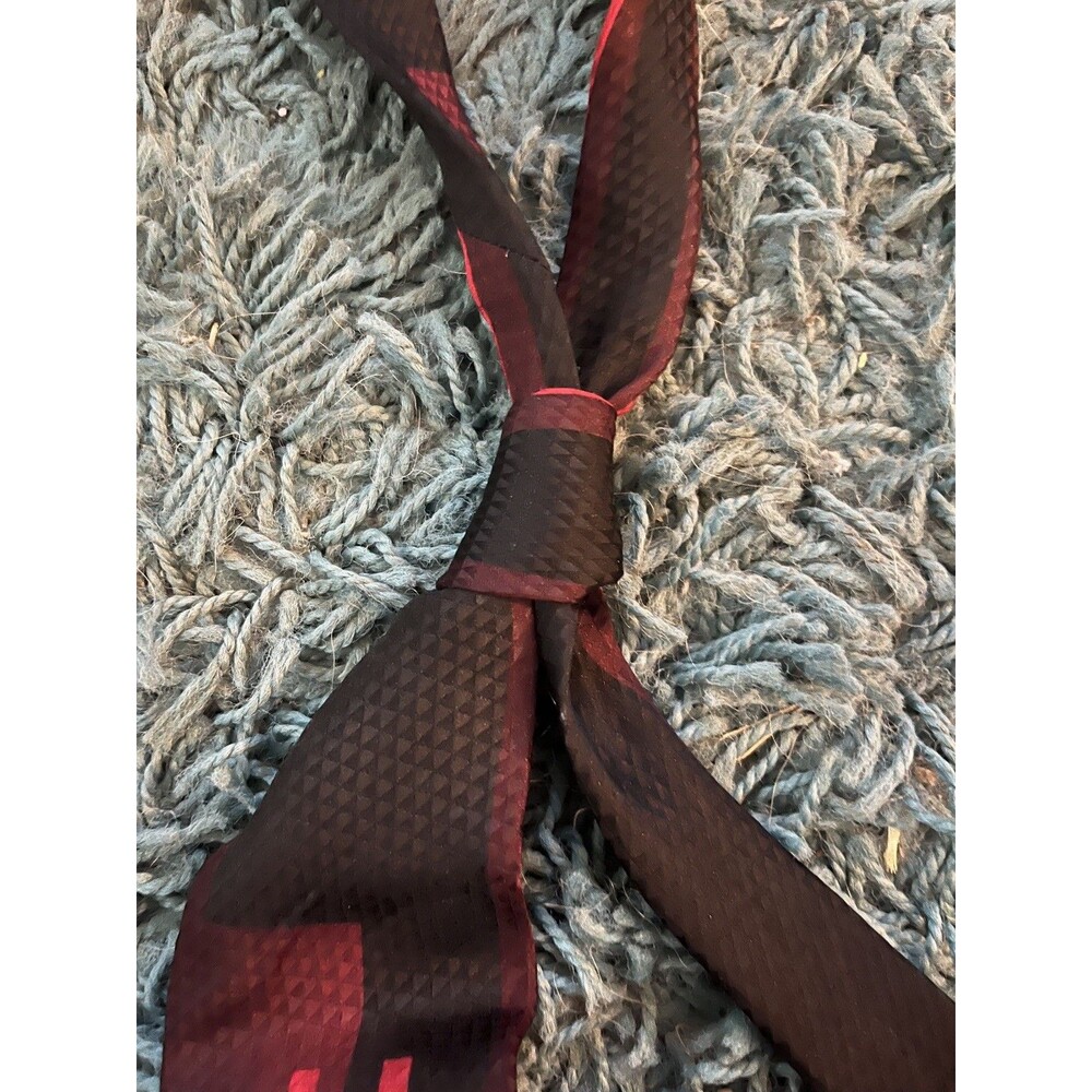 ENRICO CAPUCCI Men's 100% Silk Tie ~ Red ~ Geometric ~ Hand Made!